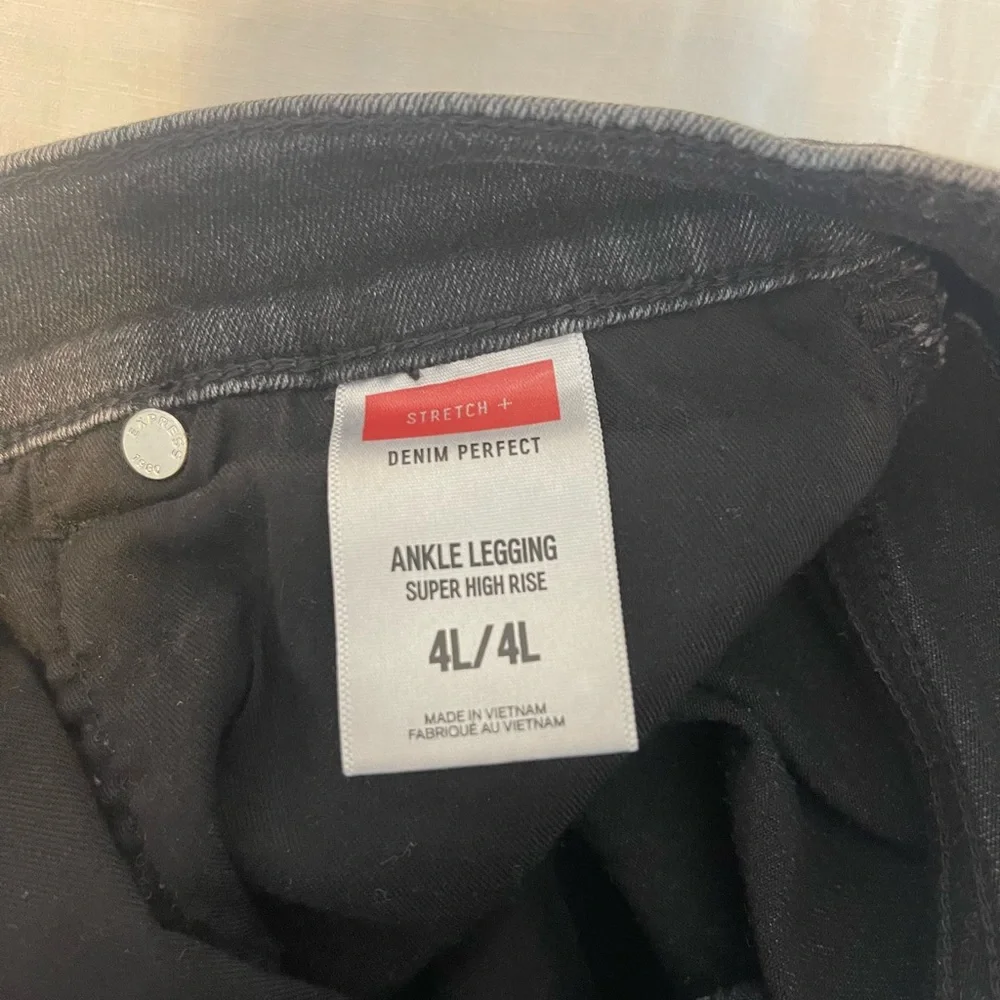 Express Super High Rise jeans - Picture 3 of 7